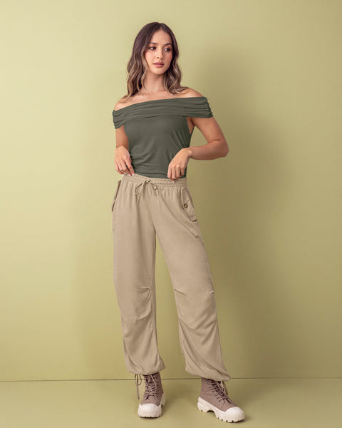 Blusa strapless cuello bandeja con recogido en hombros y cintura#color_198-verde-militar