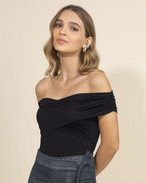 Blusa strapless de escote cruzado#color_700-negro