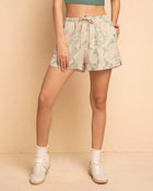 Short corto de silueta amplia para mujer#color_077-estampado-beige