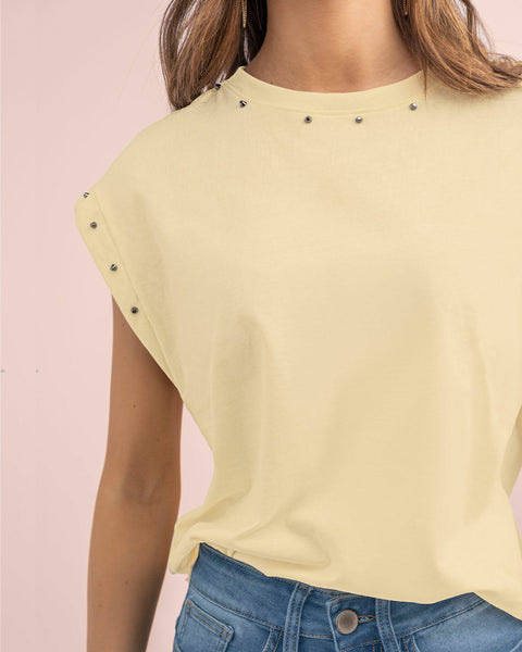 Blusa con taches en cuello y mangas#color_106-amarillo
