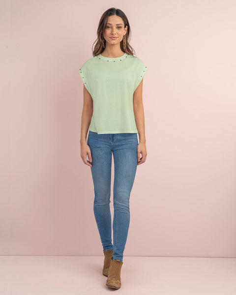 Blusa con taches en cuello y mangas#color_172-verde-pastel