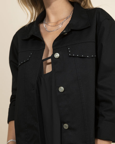 Chaqueta con detalle de piedras y taches#color_700-negro