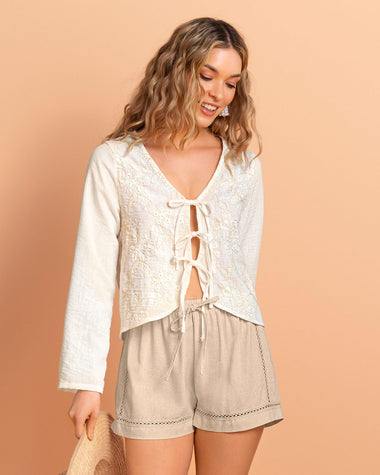 Blusa manga larga con tiras para anudar y bordado en frente#color_018-marfil