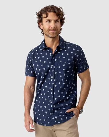 Camisa estampada de botones y bolsillo en frente#color_059-azul-estampado