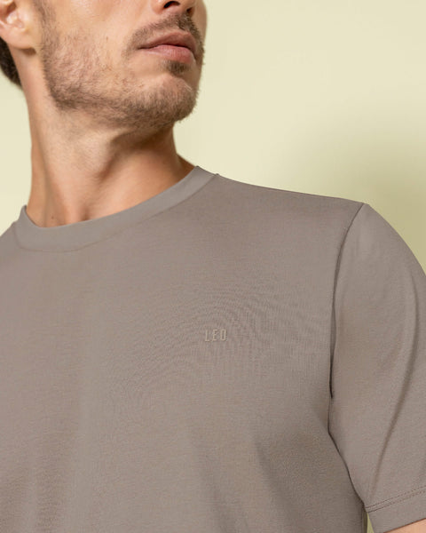 Camiseta manga corta con logo bordado en frente#color_835-cafe-claro