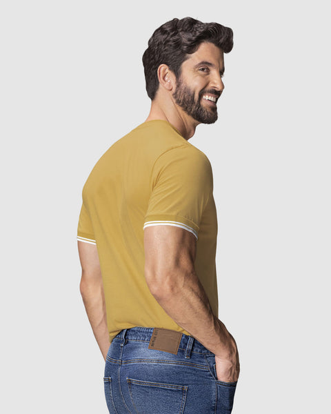 Camiseta cuello redondo manga corta#color_847-mostaza