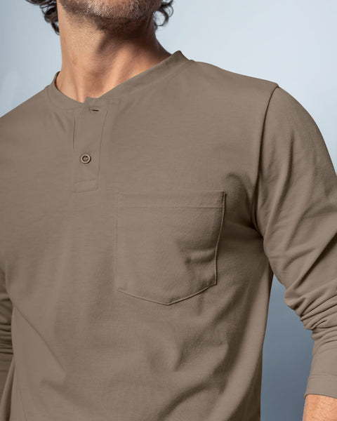 Blusa manga larga con cuello redondo y perilla funcional#color_891-taupe