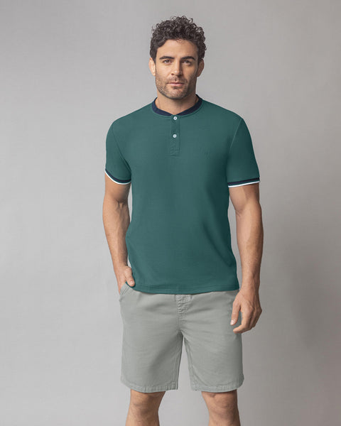 Camiseta con cuello henley y perilla funcional#color_614-verde-azul-claro