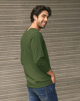 Camiseta manga larga con perilla funcional y cuello tejido#color_653-verde