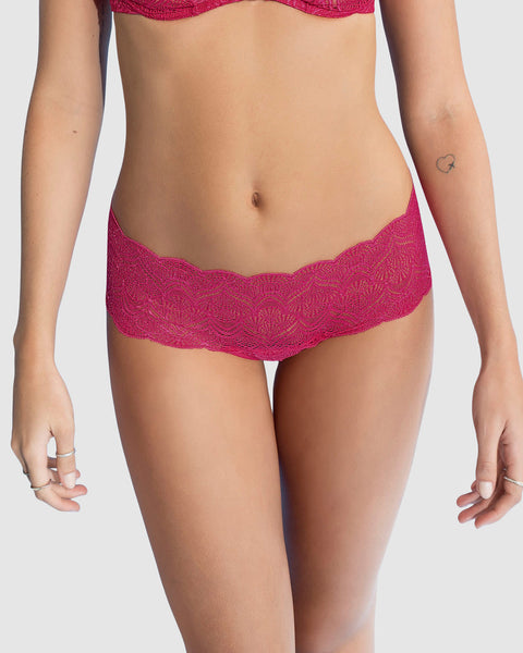 Bloomer estilo cachetero en encaje con transparencias y bordes redondeados#color_333-fucsia