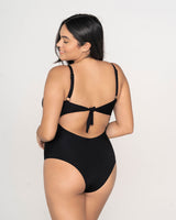 Vestido de baño entero control suave de abdomen con diseño geométrico en tul#color_700-negro