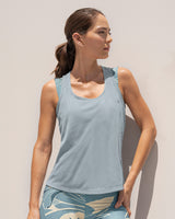 Camiseta deportiva de secado rápido y silueta semiajustada para mujer#color_539-azul-claro