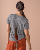 Camiseta deportiva manga corta con abertura en espalda