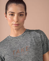 Camiseta deportiva manga corta con abertura en espalda#color_732-gris