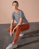 Camiseta deportiva manga corta con abertura en espalda