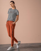Camiseta deportiva manga corta con abertura en espalda