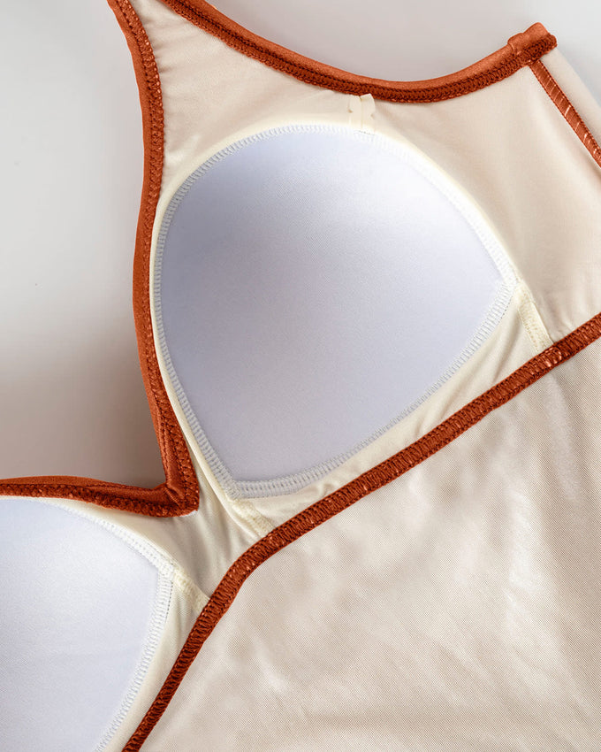 Vestido de baño de control suave con drapeado en escote en licra brillante#color_206-cafe