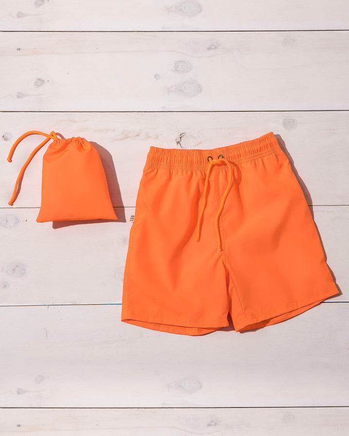 Pantaloneta corta de baño para hombre elaborada con pet reciclado#color_260-naranja