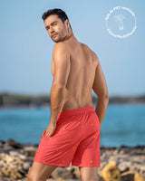 Pantaloneta corta de baño para hombre elaborada con pet reciclado#color_372-coral