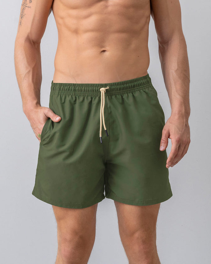 Pantaloneta corta de baño para hombre elaborada con pet reciclado#color_610-verde