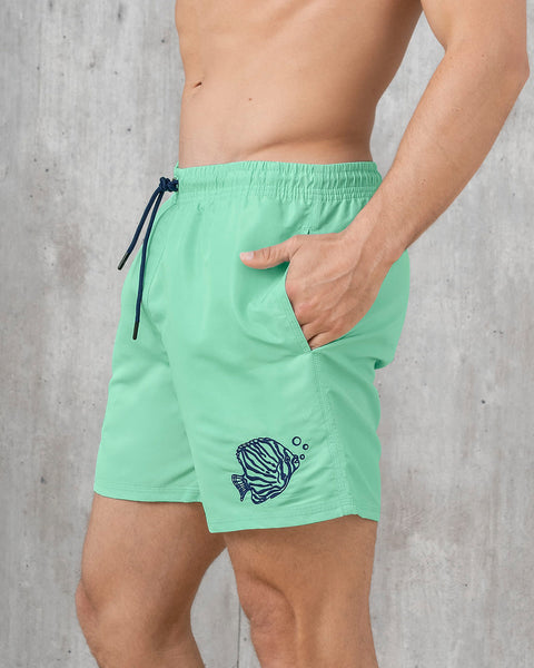 Pantaloneta corta de baño para hombre elaborada con pet reciclado#color_672-verde-claro