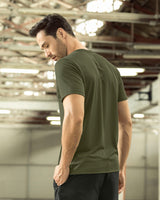 Camiseta deportiva masculina semiajustada de secado rápido#color_695-verde