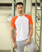 Camiseta deportiva con mallas transpirables elaborada con pet reciclado