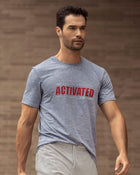 Camiseta deportiva masculina de secado rápido con estampado localizado