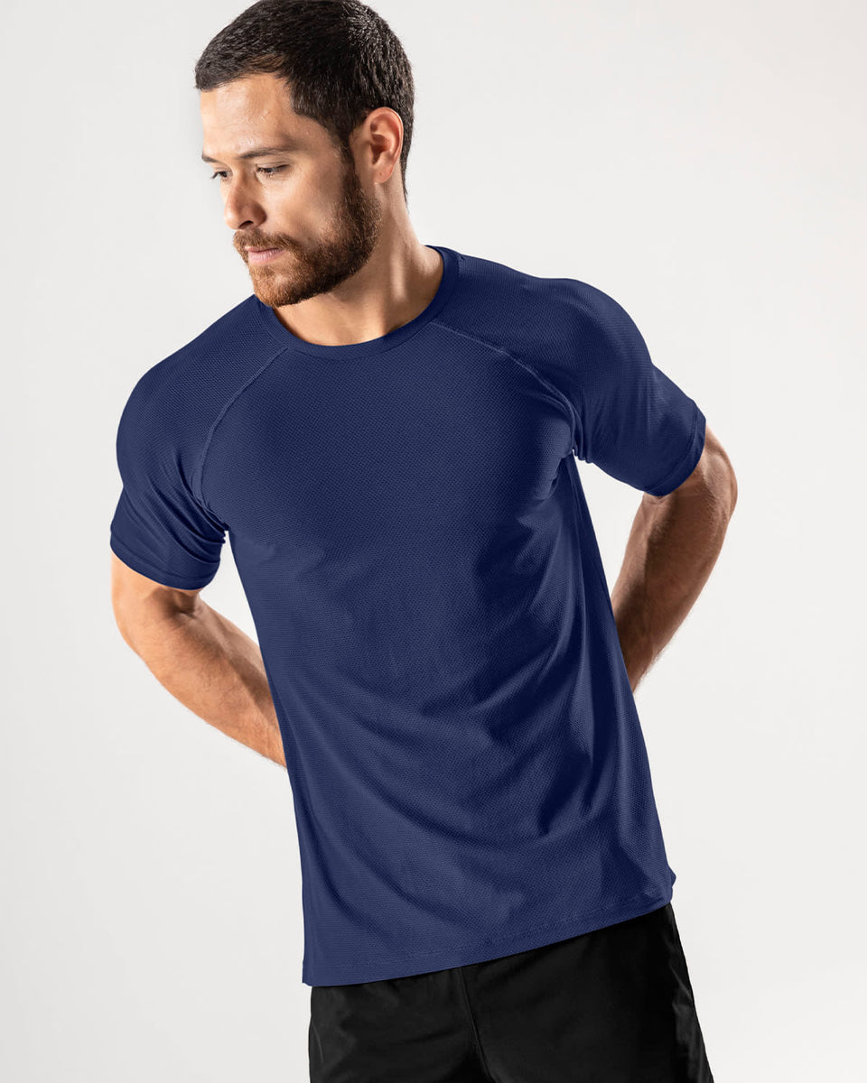 Camiseta deportiva con tela texturizada que permite el paso del aire