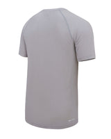 Camiseta deportiva con tela texturizada que permite el paso del aire#color_737-gris