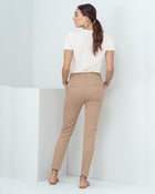 Pantalón skinny de tiro medio con bolsillos delanteros funcionales