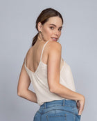 Blusa tiritas cuello en v con encaje en escote y cargaderas delgadas