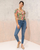Blusa manga corta estampada cuello en v en ojalillo tejido de punto