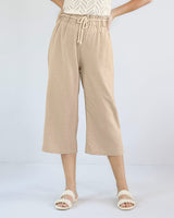 Pantalón culotte silueta amplia con elástico en cintura#color_084-arena