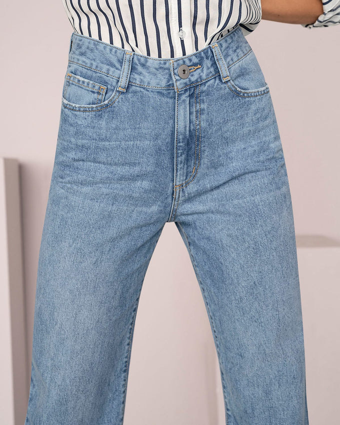 Jean de tiro alto con cintura ajustada#color_159-azul-claro