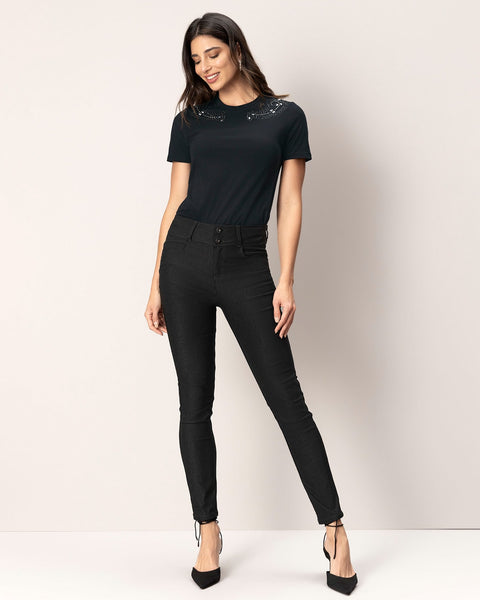 Blusa manga corta con apliques en hombros#color_700-negro