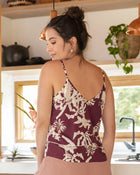 Blusa de tiritas con escote profundo y bolero en ruedo