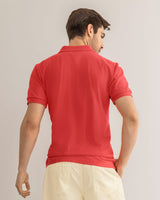 Camisa tipo polo para hombre con bordado en el frente#color_244-coral