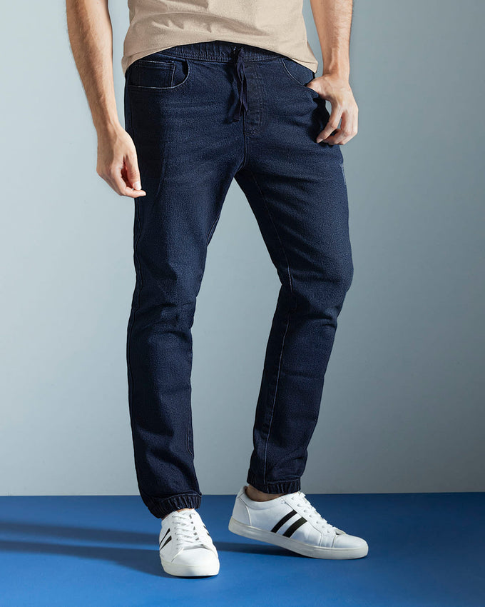 Pantalón jogger para hombre con elástico en cintura y tobillos#color_457-azul-oscuro
