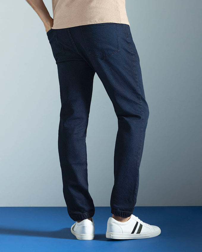 Pantalón jogger para hombre con elástico en cintura y tobillos#color_457-azul-oscuro