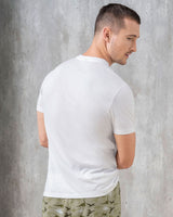 Camiseta manga corta con estampado localizado y silueta semiajustada#color_018-marfil